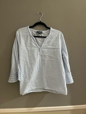 Boutique Classic Seersucker Split-Neck Women's Top - Light Blue Bell Sleeves XL